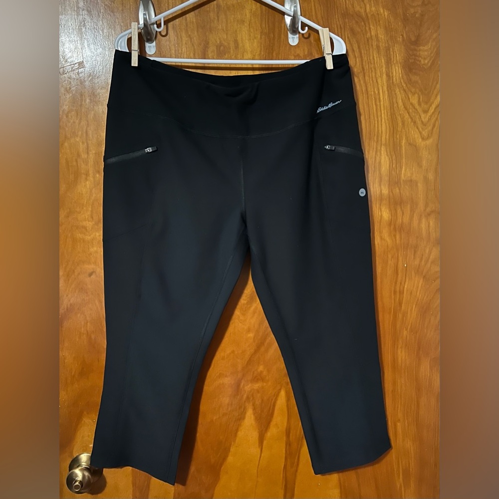 NWT, XL, black Eddie Bauer trail tight Capri with 2 zipper pockets